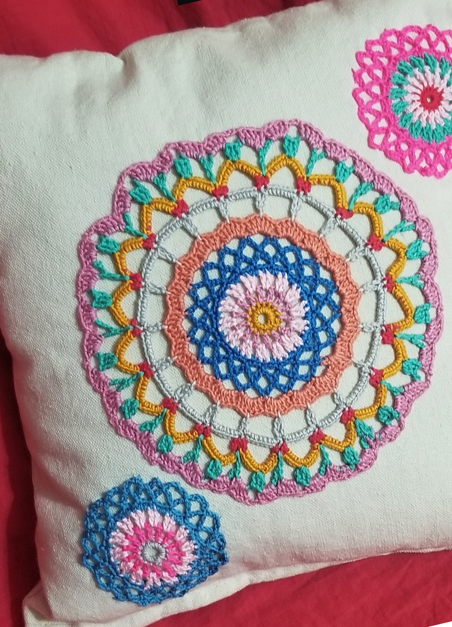 Cotton pillowcase with crochet units