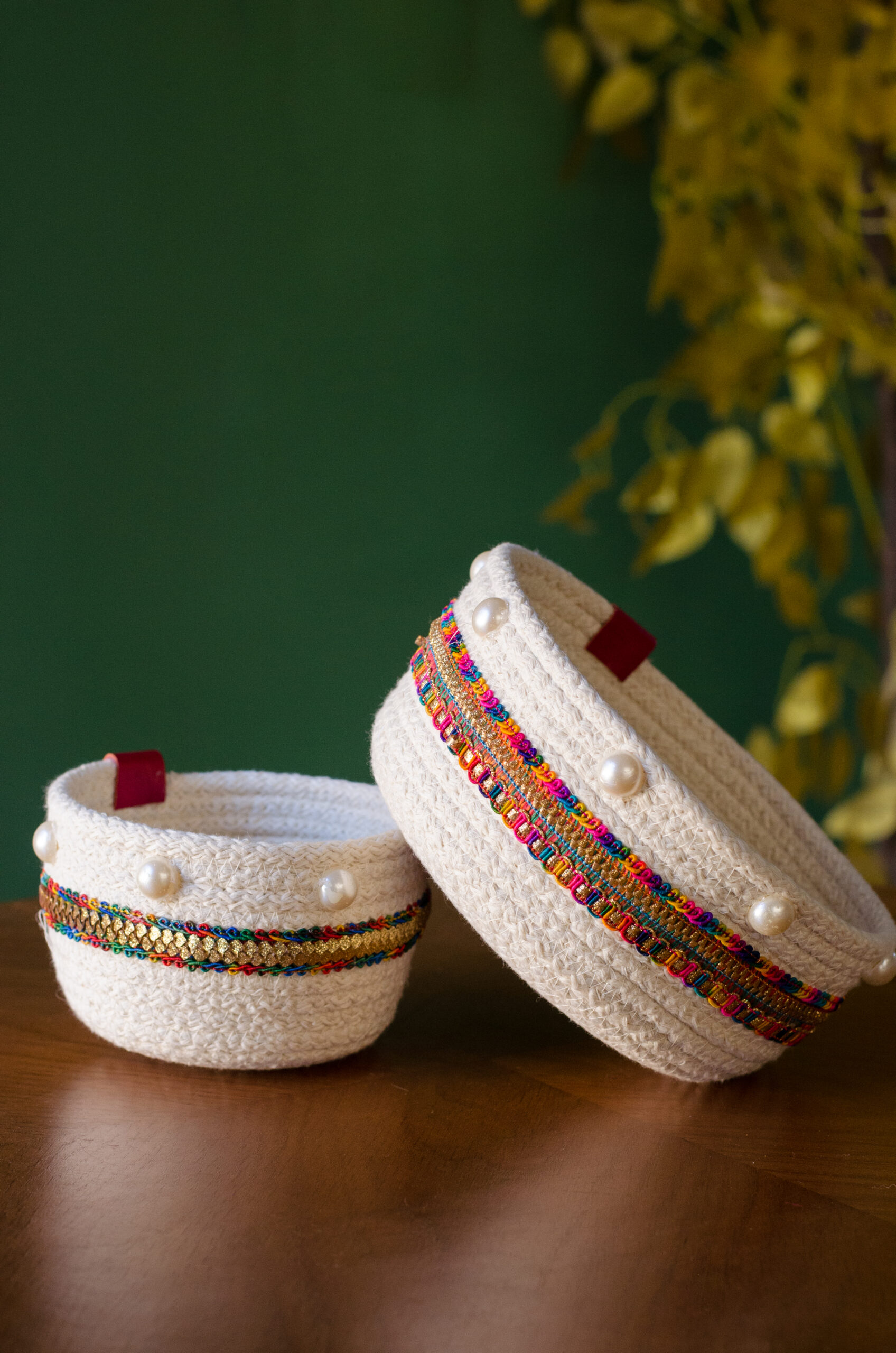 DSC_0026 سلة احبال صغيرة مطرزة - Image 1