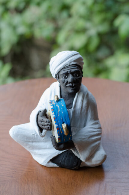 رجل نوبي ماسك دف